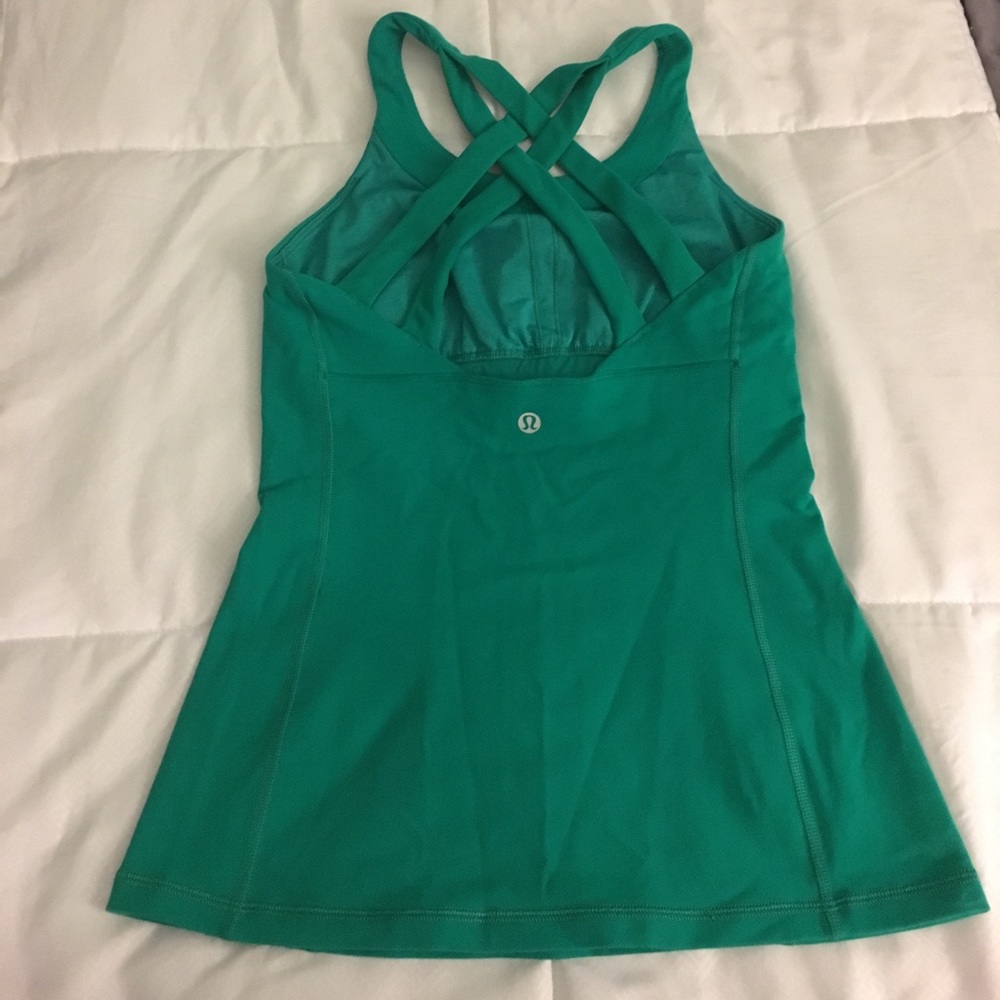 Like new Lululemon kelly green criss cross tank